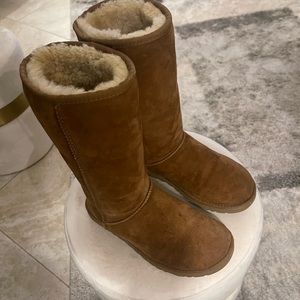 UGG tall “chestnut”